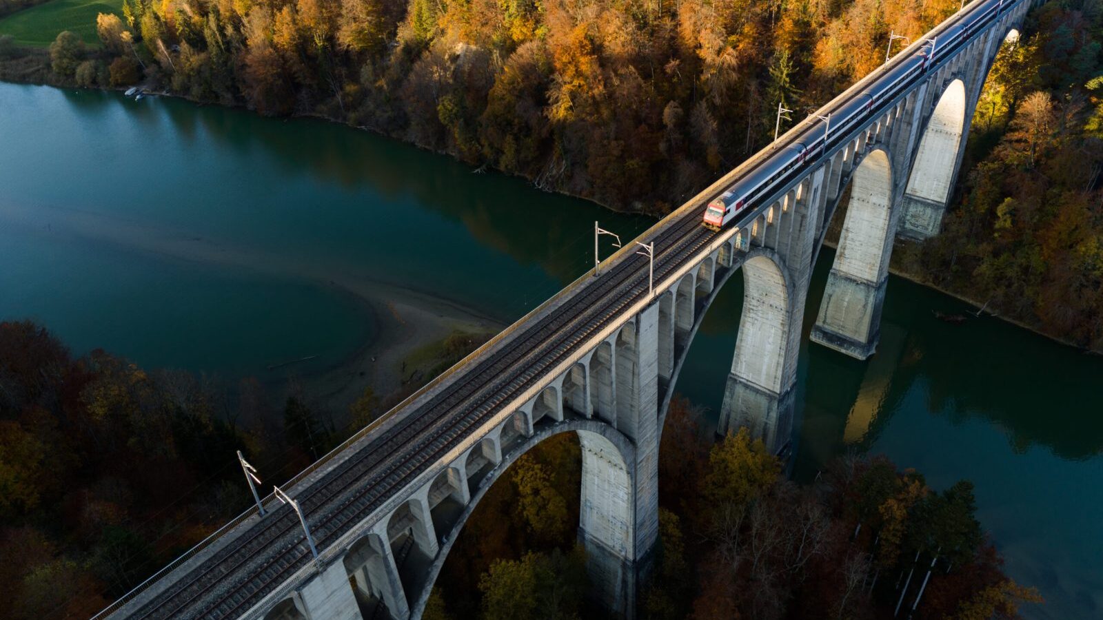 train crosses bridge